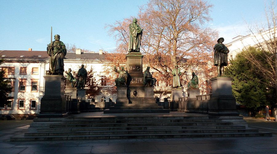 Lutherdenkmal in Worms, eines der größten Reformationsdenkmäler